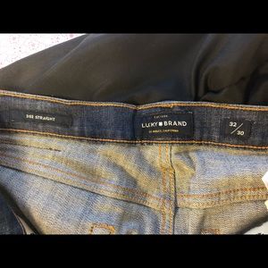 lucky brand straight blue jeans